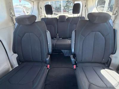 2021 Chrysler Pacifica Touring's photo